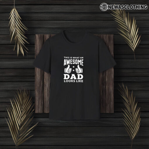 This Is What An Awesome Dad Looks Like T-Shirt