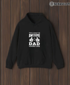 This Is What An Awesome Dad Looks Like T-Shirt2