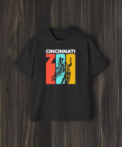 Zoo Giraffe Cincinnati Giraffe T-Shirt1