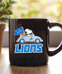 Snoopy and Woodstock driving car Detroit Lions Mug 20241