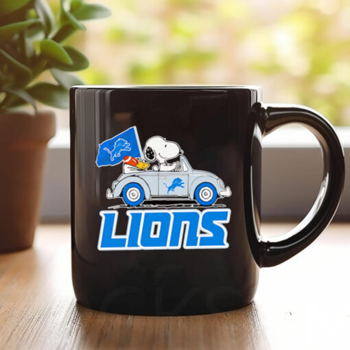 Snoopy and Woodstock driving car Detroit Lions Mug 20241