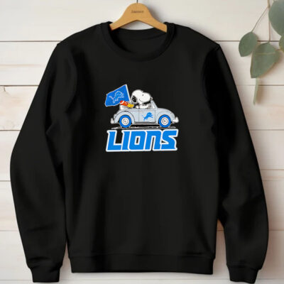 Snoopy and Woodstock driving car Detroit Lions T-Shirt 20241