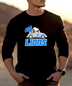 Snoopy and Woodstock driving car Detroit Lions T-Shirt 20242