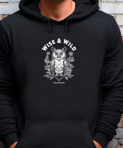 Wise And Wild Old Lady Gains Sweatshirt , T-shirt , Hoodie , Long Sleeve T-shirt