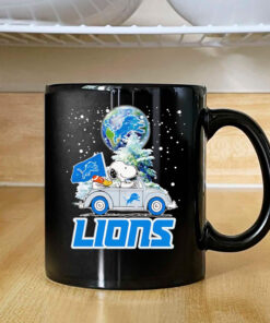 Snoopy driving car snow Detroit Lions Mug 2024