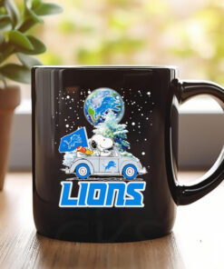 Snoopy driving car snow Detroit Lions Mug 20241