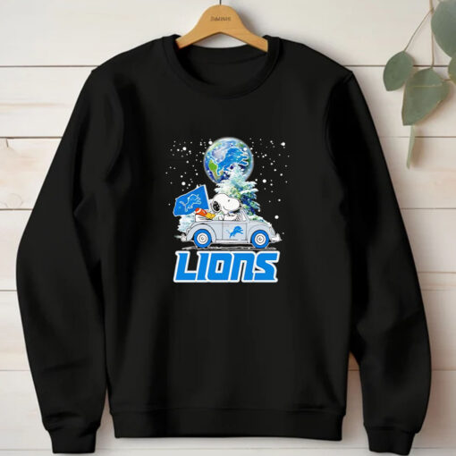 Snoopy driving car snow Detroit Lions T-shirt 20241