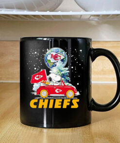 Snoopy driving car snow Kansas City Chiefs Mug 2024