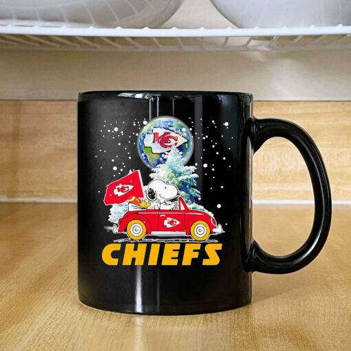 Snoopy driving car snow Kansas City Chiefs Mug 2024