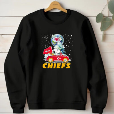 Snoopy driving car snow Kansas City Chiefs T-shirt 20241