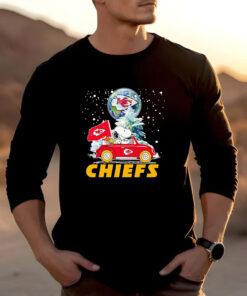 Snoopy driving car snow Kansas City Chiefs T-shirt 20242