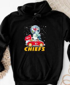 Snoopy driving car snow Kansas City Chiefs T-shirt 202433