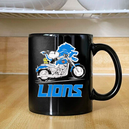 Snoopy riding motorcycle Detroit Lions Mug 2024