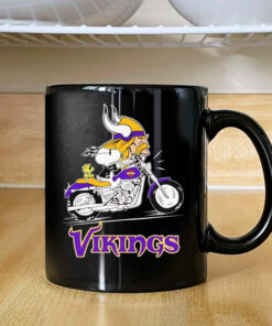 Snoopy riding motorcycle Minnesota Vikings Mug 2024