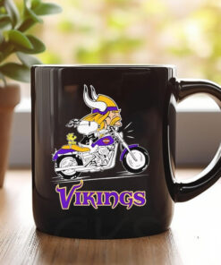 Snoopy riding motorcycle Minnesota Vikings Mug 20241