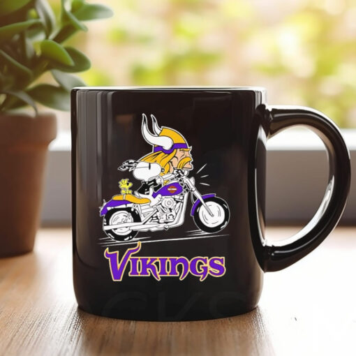 Snoopy riding motorcycle Minnesota Vikings Mug 20241